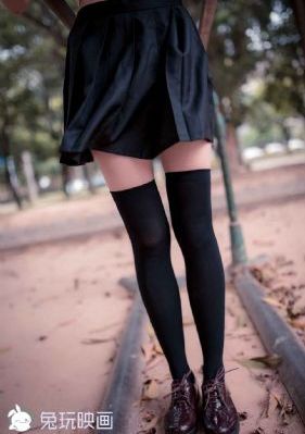 不扣钮扣的女孩